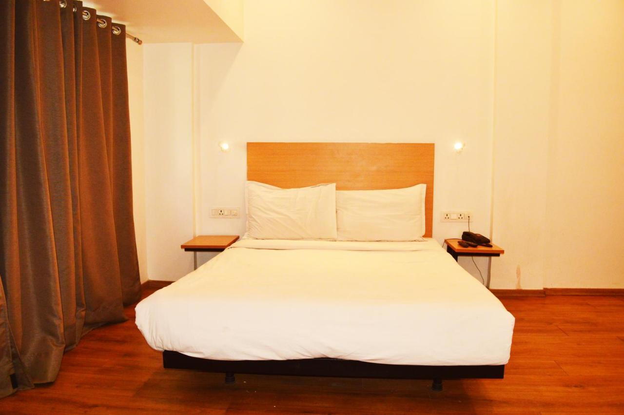 Hotel Orient Avenue Нагпур Екстериор снимка