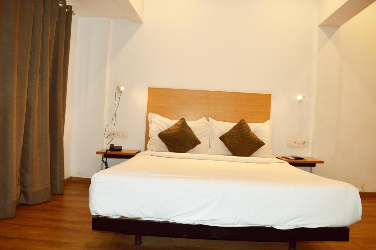 Hotel Orient Avenue Нагпур Екстериор снимка