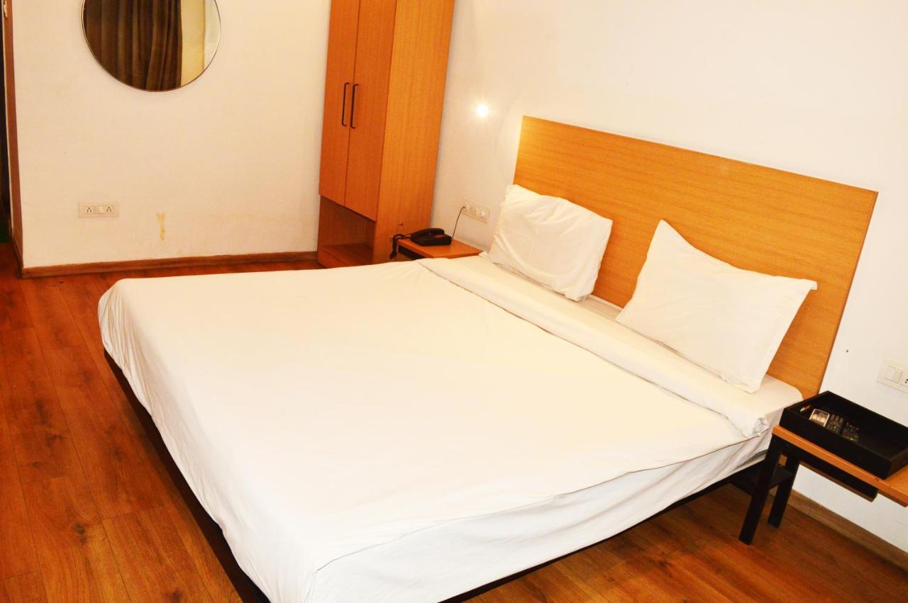 Hotel Orient Avenue Нагпур Екстериор снимка
